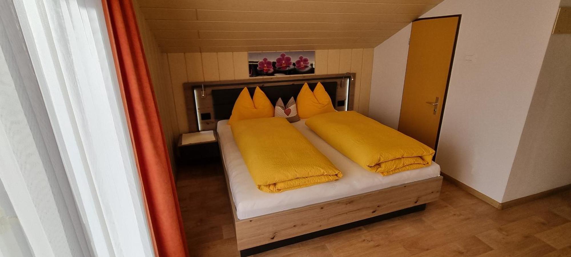 Garni Helfer Bed & Breakfast Dobbiaco Exterior photo
