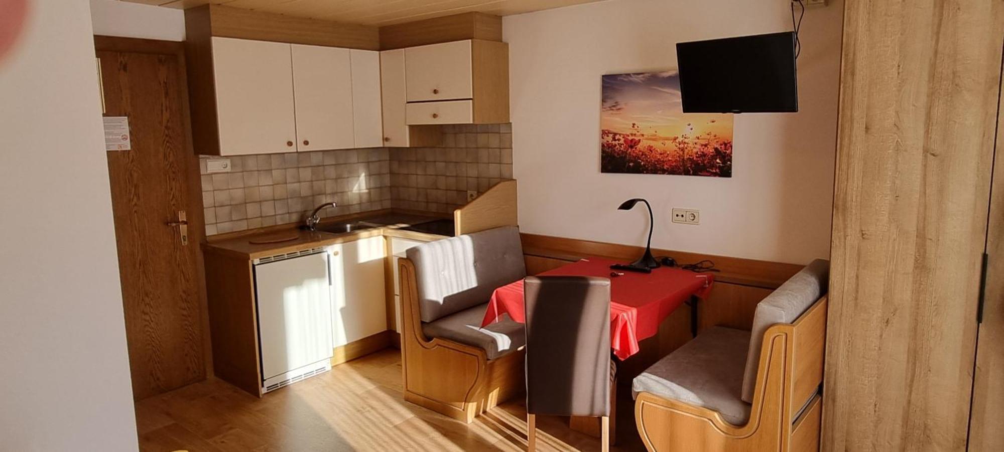 Garni Helfer Bed & Breakfast Dobbiaco Exterior photo