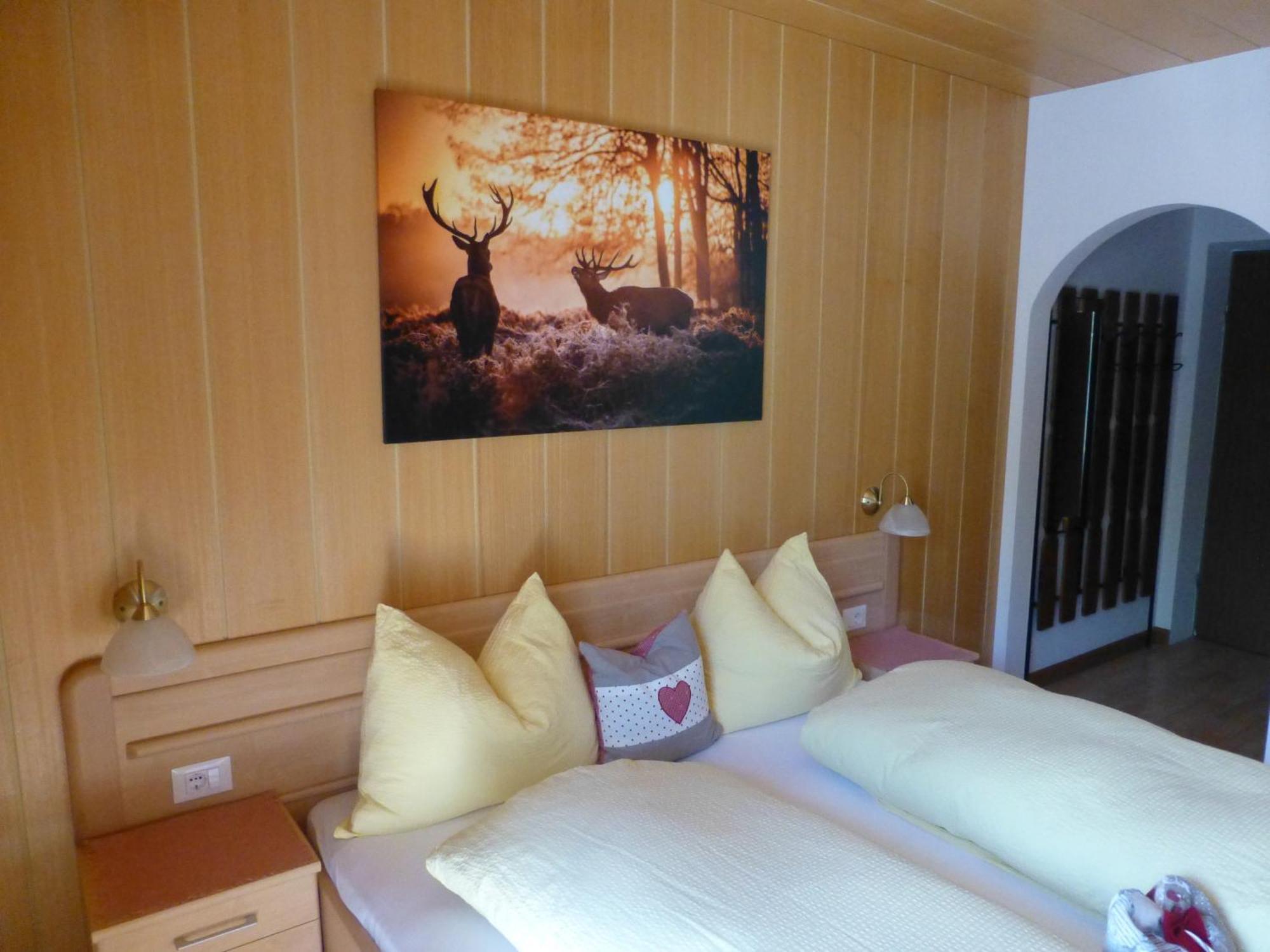 Garni Helfer Bed & Breakfast Dobbiaco Exterior photo