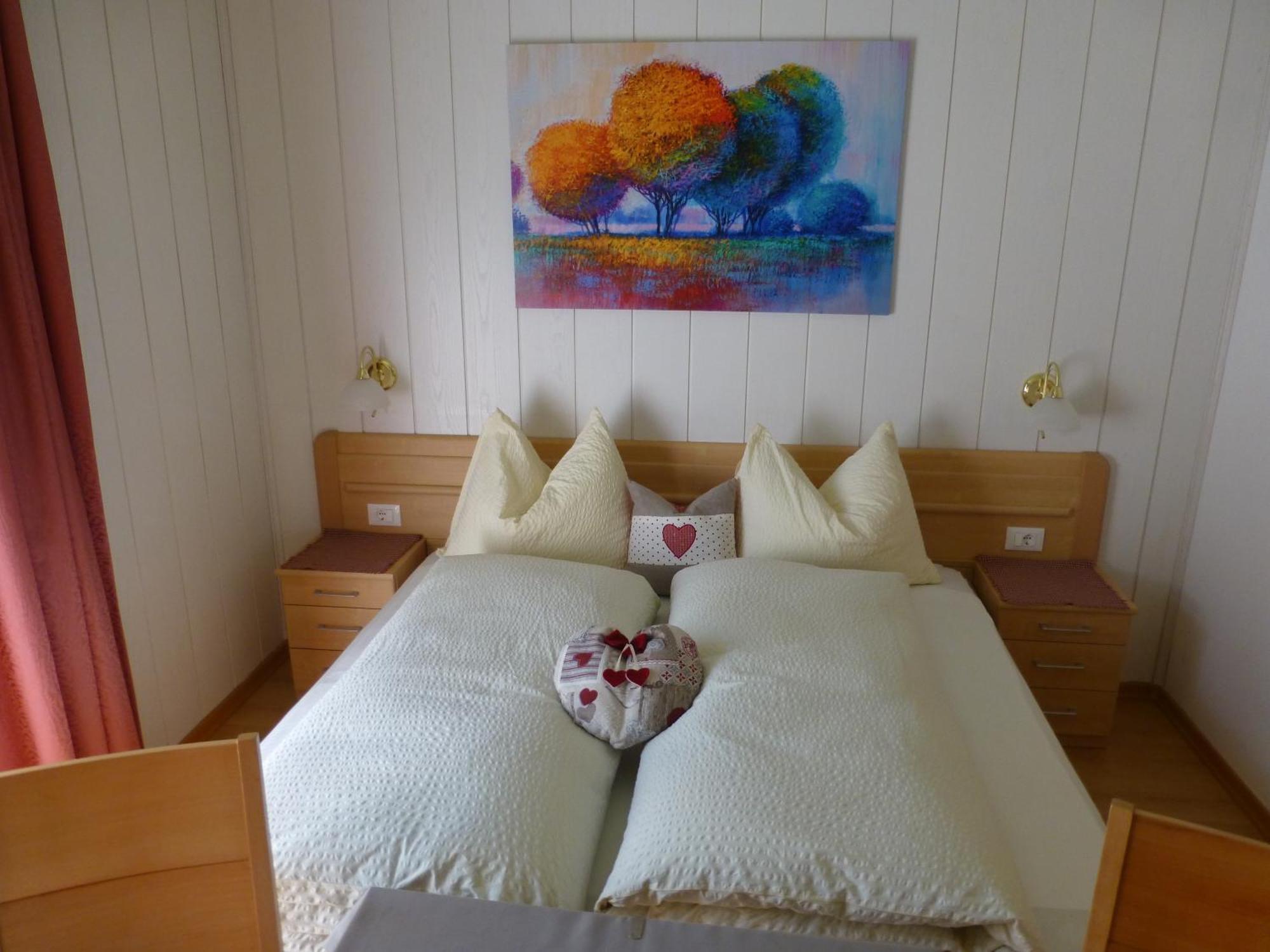 Garni Helfer Bed & Breakfast Dobbiaco Exterior photo