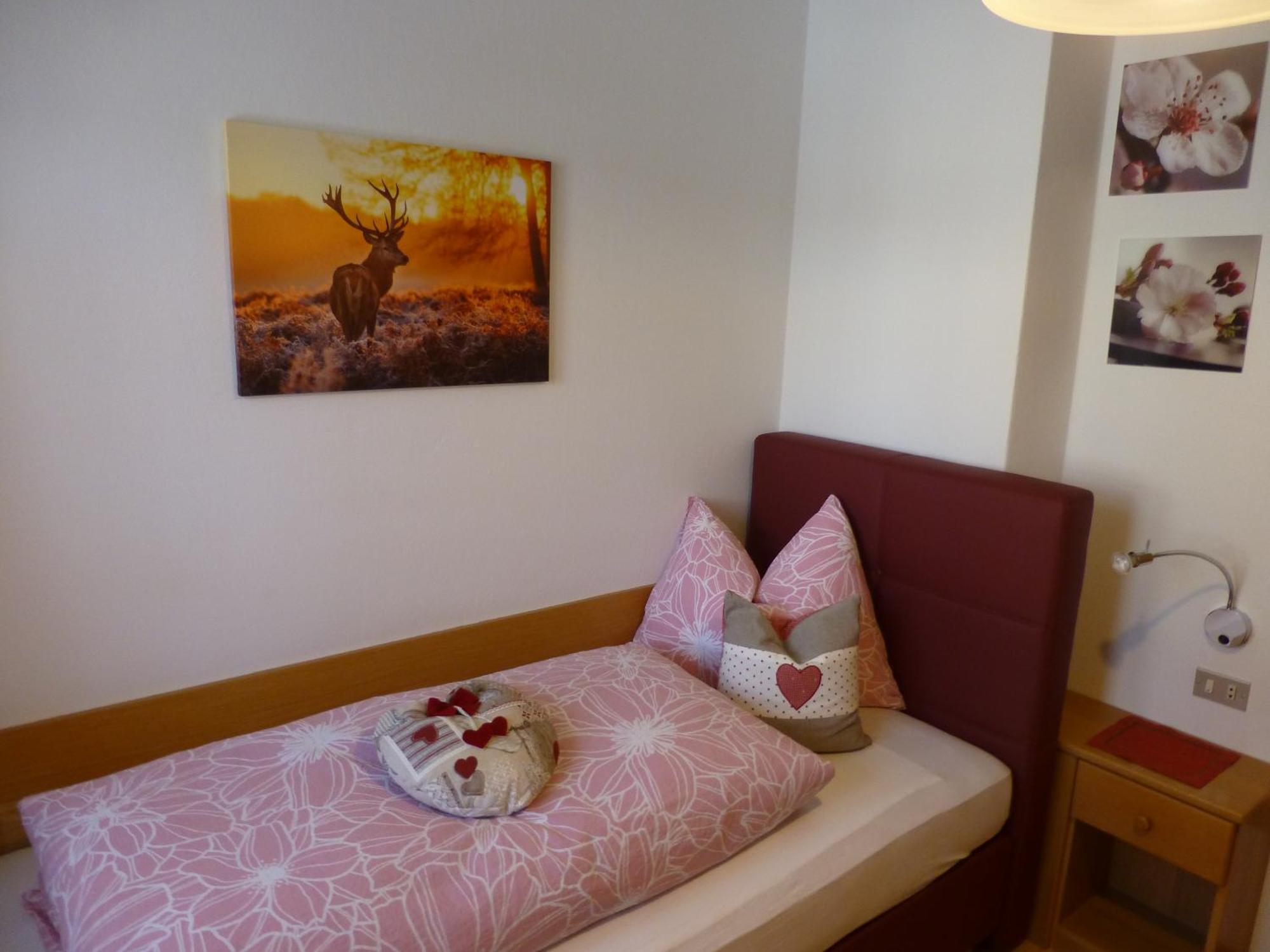 Garni Helfer Bed & Breakfast Dobbiaco Exterior photo
