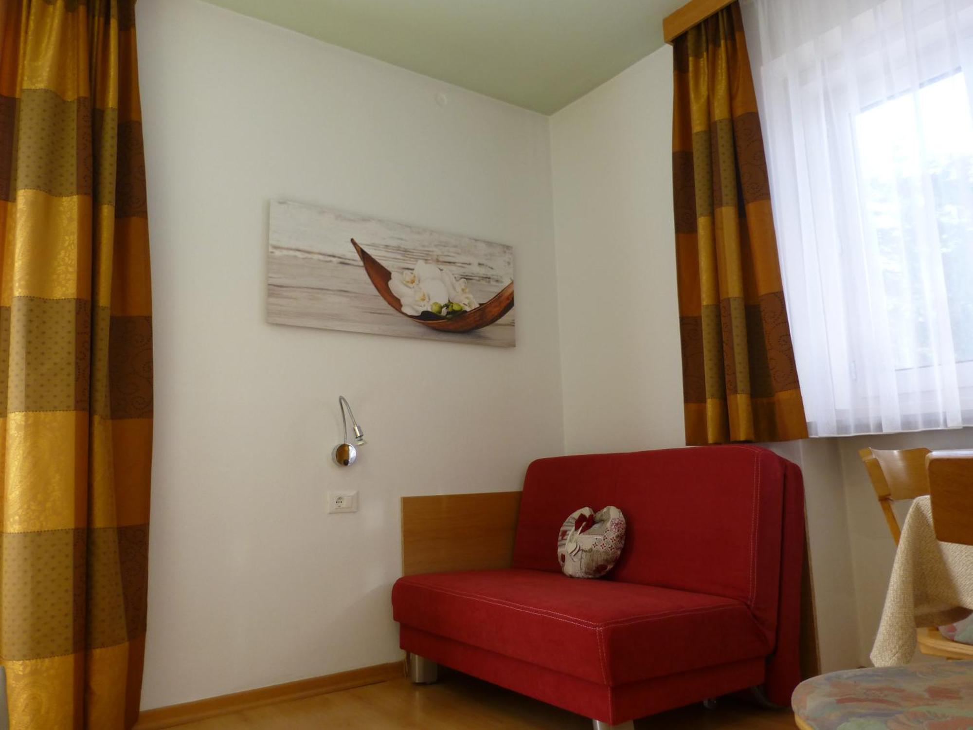 Garni Helfer Bed & Breakfast Dobbiaco Exterior photo