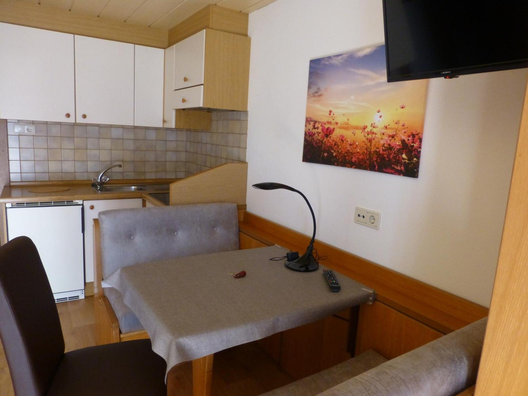 Garni Helfer Bed & Breakfast Dobbiaco Exterior photo