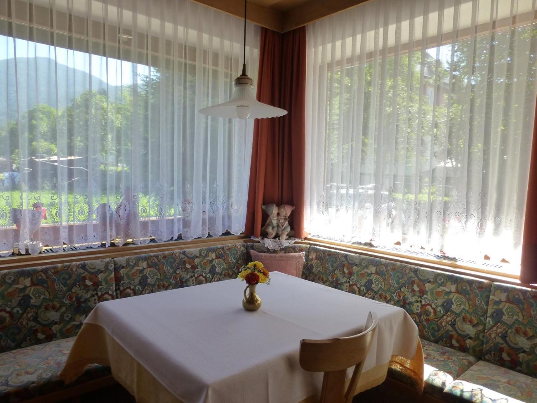 Garni Helfer Bed & Breakfast Dobbiaco Exterior photo