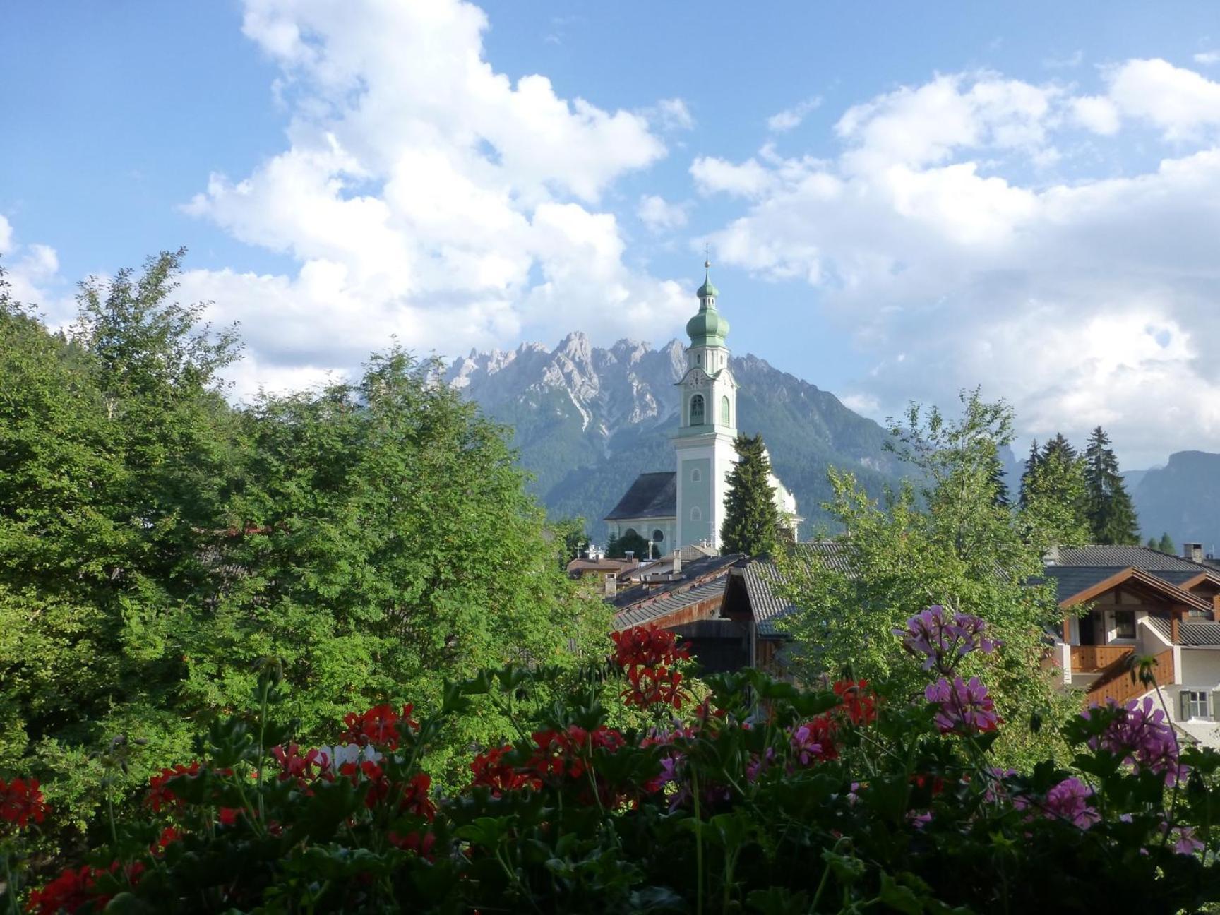 Garni Helfer Bed & Breakfast Dobbiaco Exterior photo